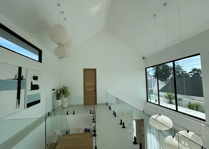 Villa Spacious 3 Bedroom - Walk To The