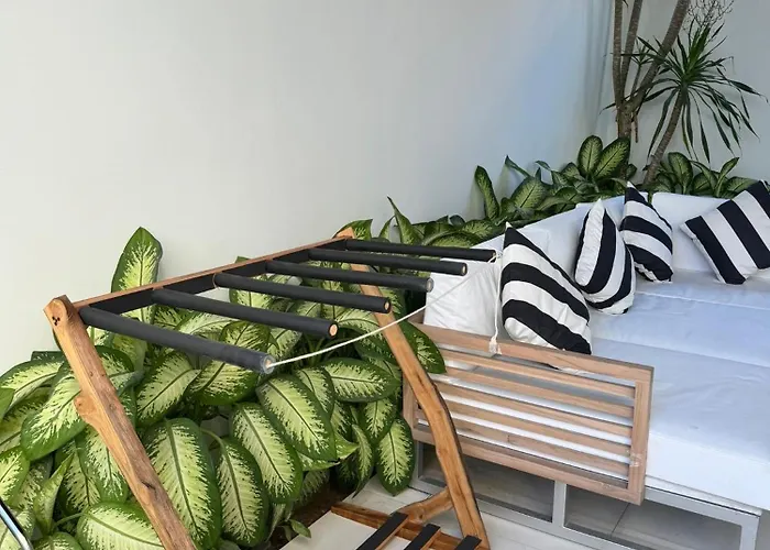 Spacious 3 Bedroom - Walk To The