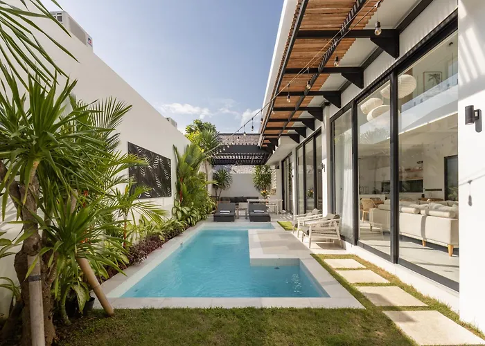 Spacious 3 Bedroom - Walk To The