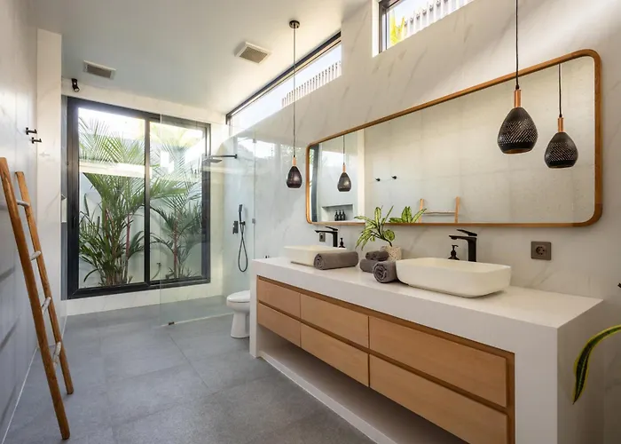 Villa Spacious 3 Bedroom - Walk To The