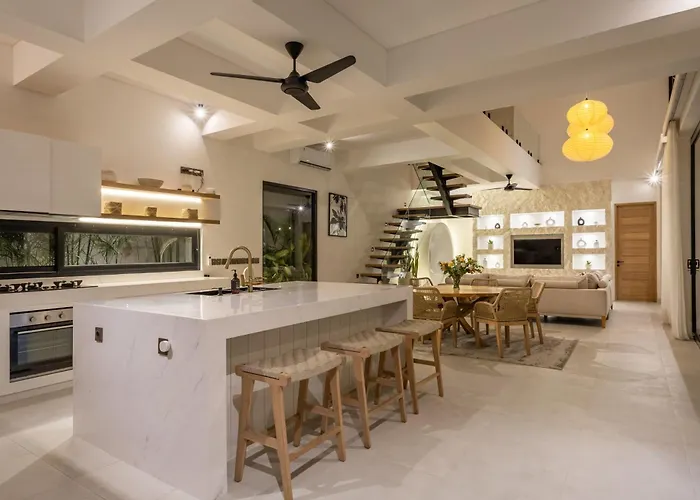 Spacious 3 Bedroom - Walk To The