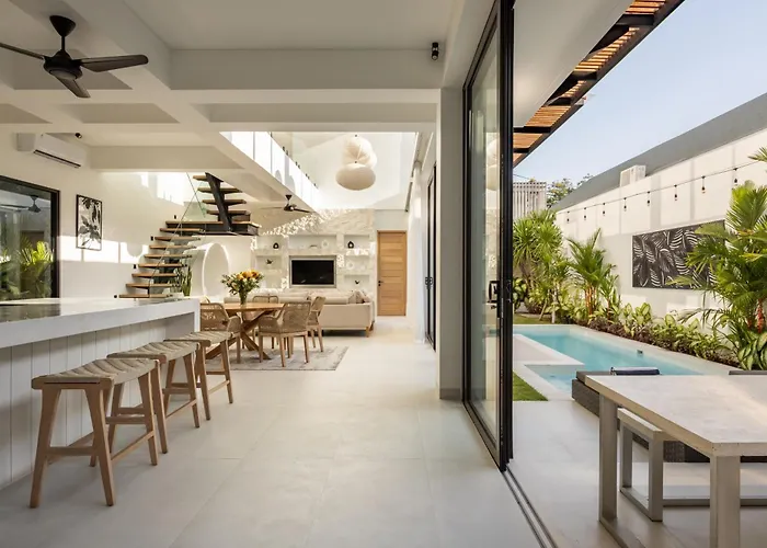 Spacious 3 Bedroom - Walk To The Villa