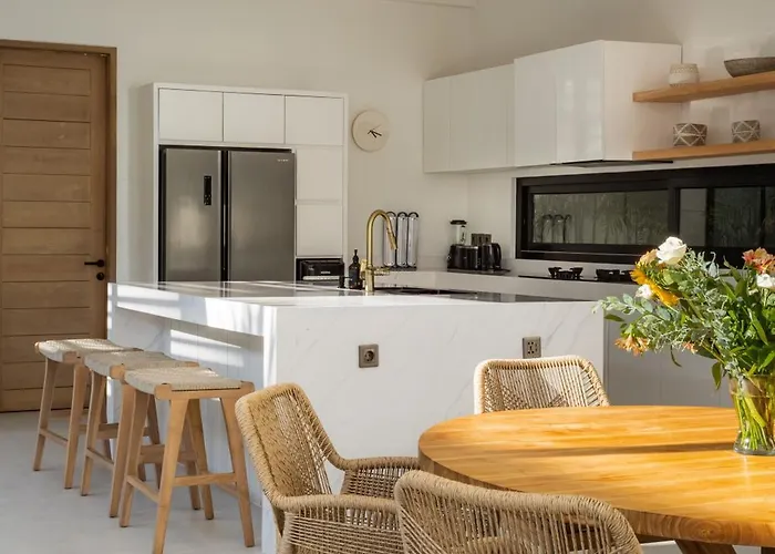 Spacious 3 Bedroom - Walk To The Villa Uluwatu