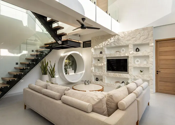 Spacious 3 Bedroom - Walk To The *