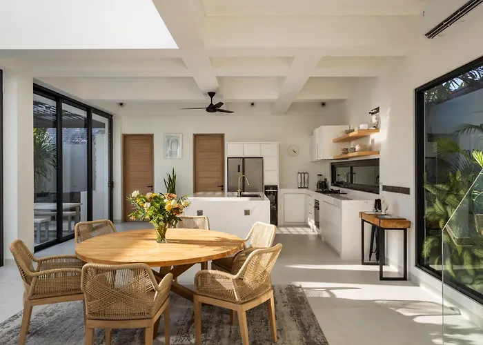 Spacious 3 Bedroom - Walk To The Villa Uluwatu