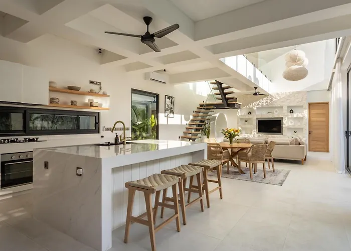 Spacious 3 Bedroom - Walk To The Villa