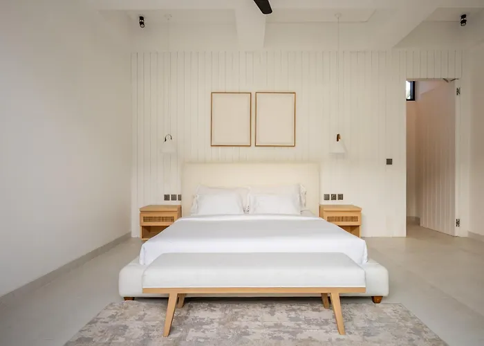Spacious 3 Bedroom - Walk To The Villa *