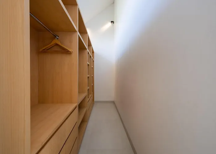 Spacious 3 Bedroom - Walk To The * Uluwatu