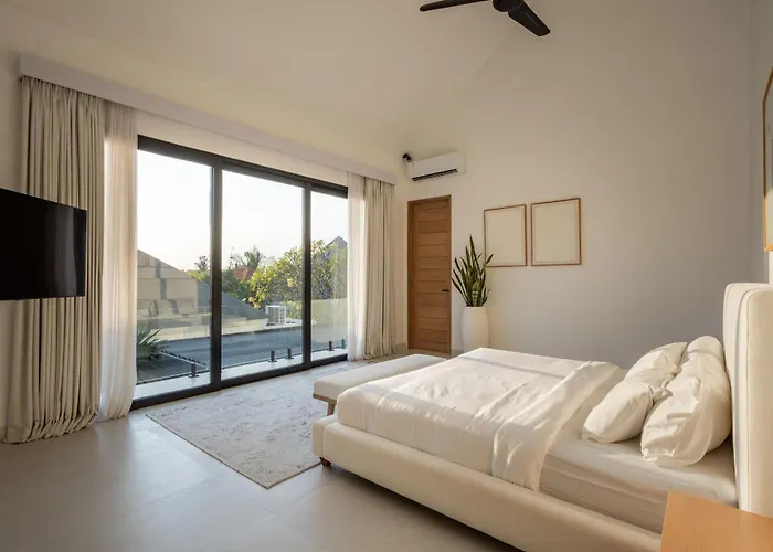 Spacious 3 Bedroom - Walk To The Villa
